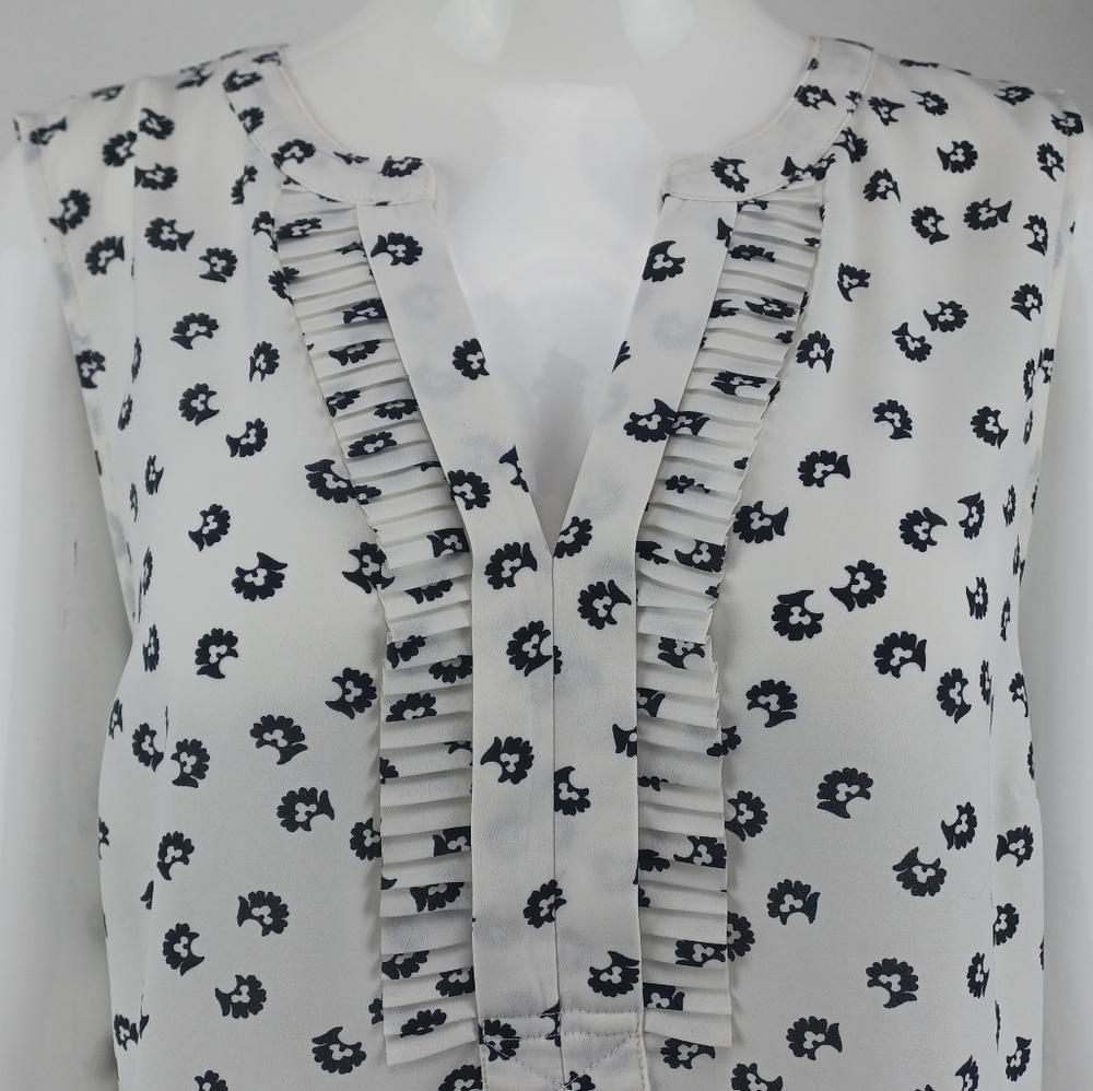 Talbots Sleevless Shell Vneck Ruffle Front - image 2